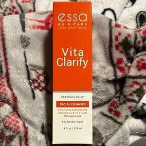 NWT ESSA Skin Care VitaClarify Premium Organic Facial Cleanser- 4 oz